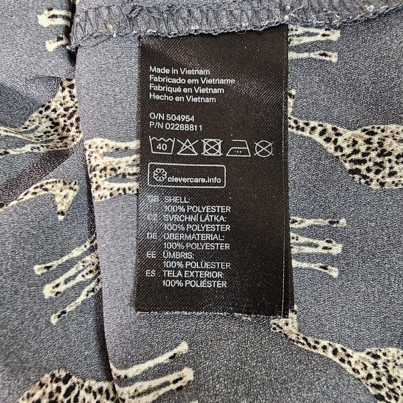 H&M Conscious Blouse Women's Size 2‎ Gray Giraffe Print V-Neck Cap Sleeve Zoo - Picture 11 of 13